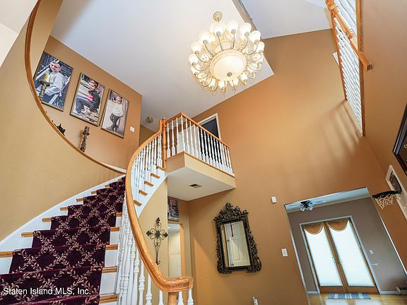 3rd image of 25 Aviva Ct