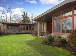 317 Garnsey Rd, Pittsford, NY 14534