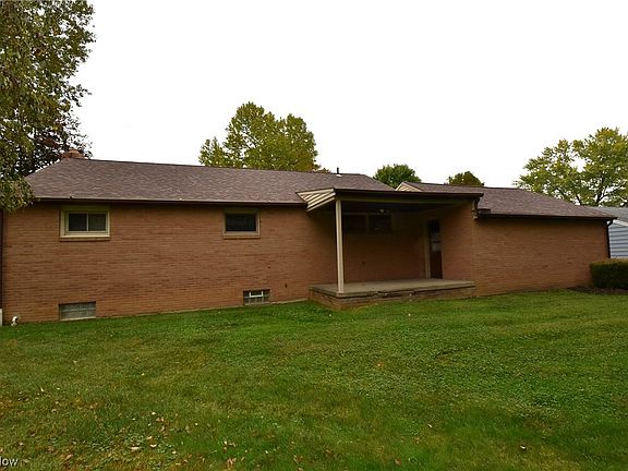 2nd image of 32 Orchard Dr
