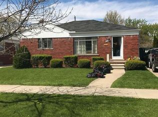 22131 Love St, Saint Clair Shores, MI 48082