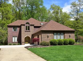 3055 Oakwood Ln, Westlake, OH 44145