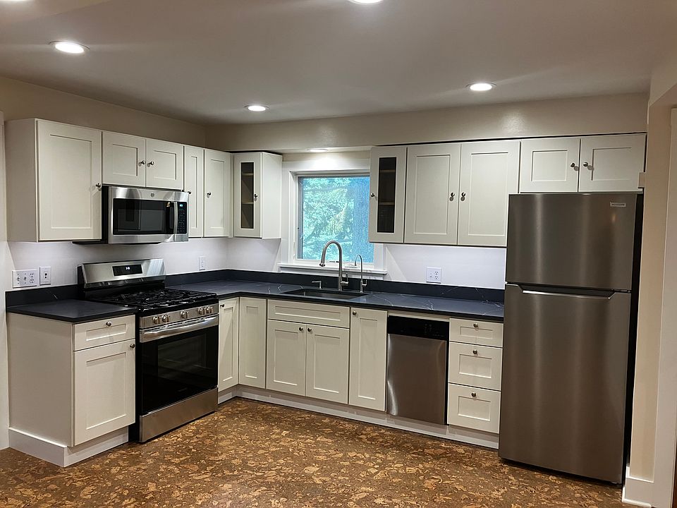 fully remodeled kitchen
everything here is brand new!