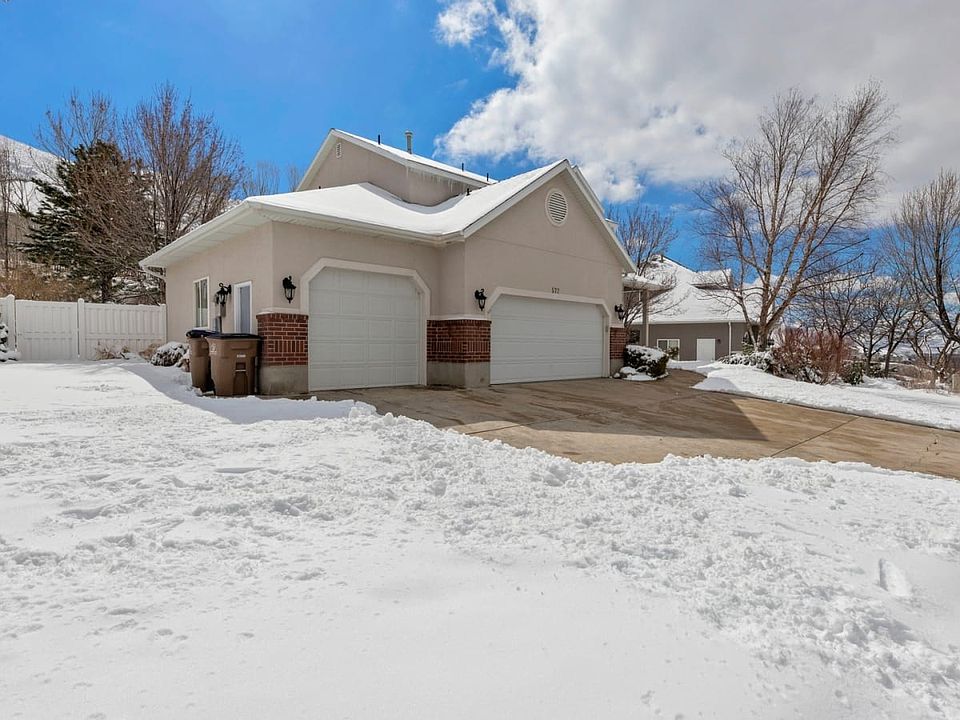 1st image of 572 E Rocky Knoll Ln