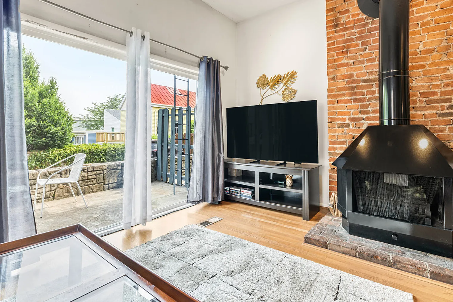 2 bed, 1.0 bath, 914 sqft, $2,290 — Photo 4