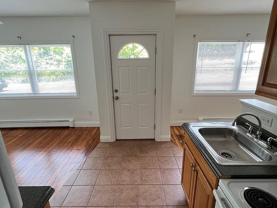 385 Cumberland Hill Rd APT 1, Woonsocket, RI 02895 Zillow