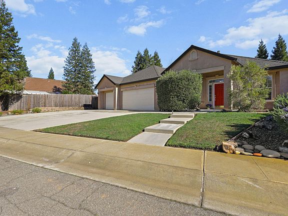 3rd image of 547 Casa Buena St
