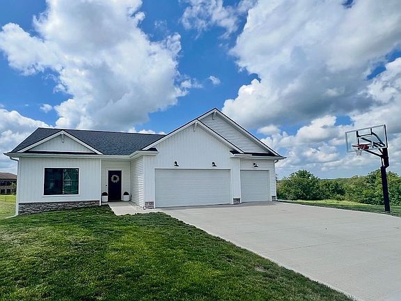 2nd image of 715 Lily Ln