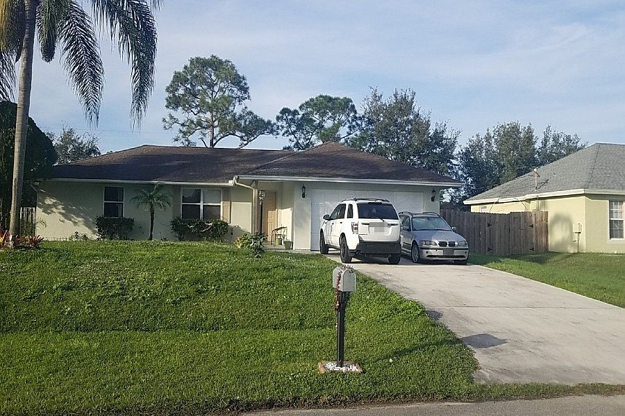 1st image of 222 SE Whitmore Dr