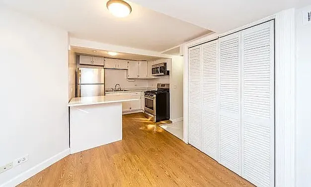 2723 N Hamlin Ave #G — Photo 3