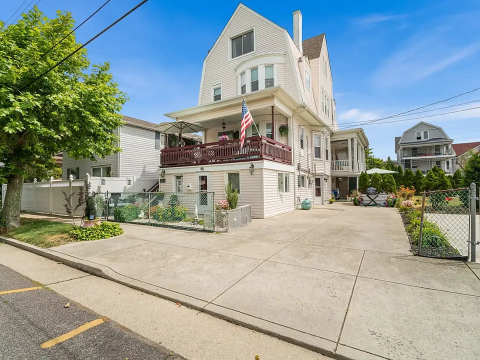 35 S Laclede Pl