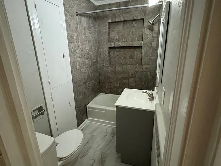 230 N Hume Ave — Photo 8