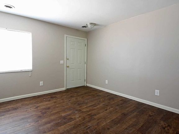 5th image of 618 E Waverly St
