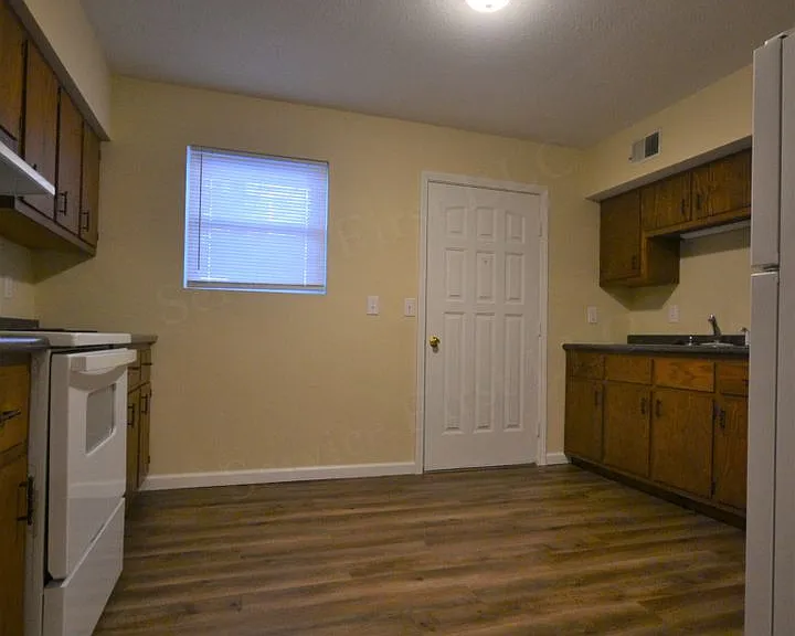 906 S Pike Ave — Photo 5