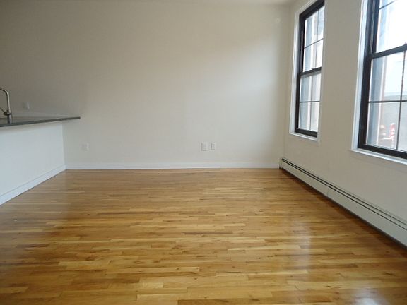 2nd image of 1363 Fulton St Ste 1