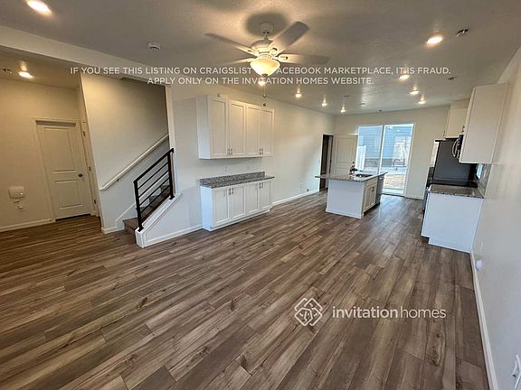 5th image of 322 N Broadway Dr