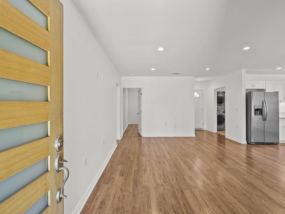 1st image of 6712 Cedros Ave
