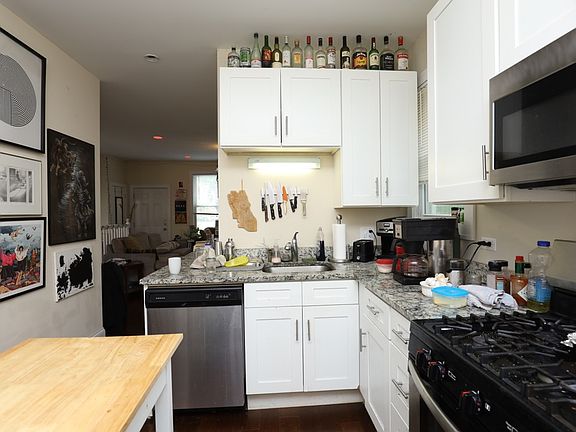 4th image of 2619 N Southport Ave #Hc