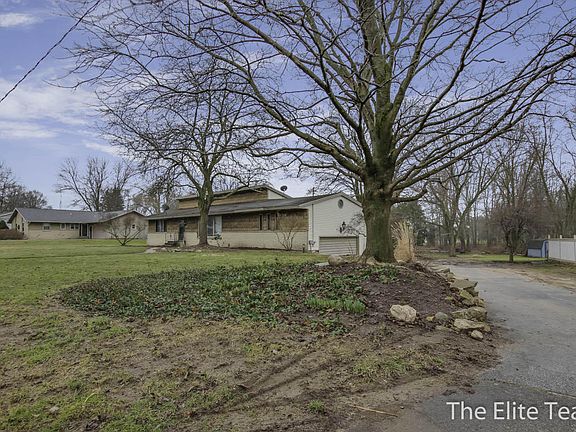 3rd image of 10480 Beechnut Ln