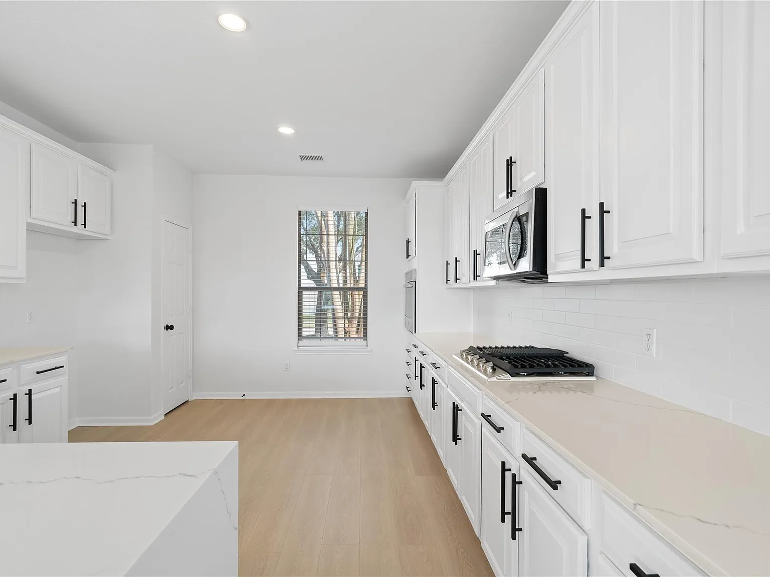 4 bed, 3.5 bath, 2902 sqft, $2,500 — Photo 2