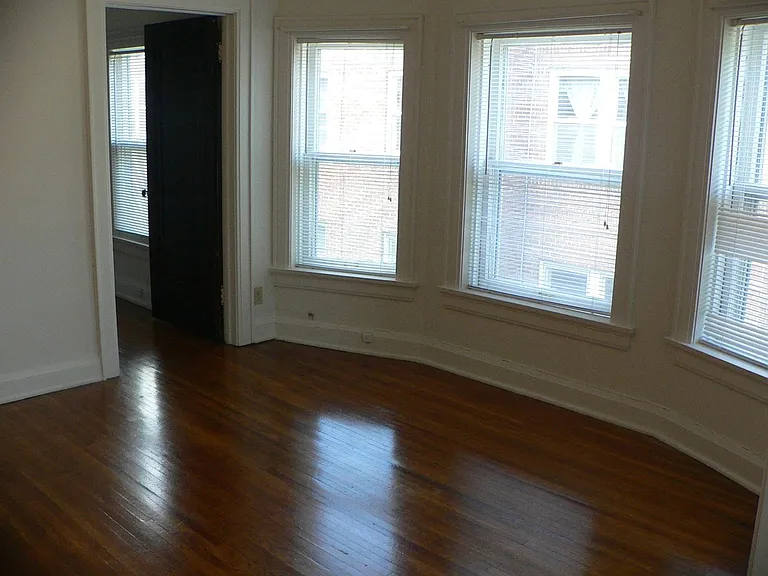 1544 E Broad St — Photo 16