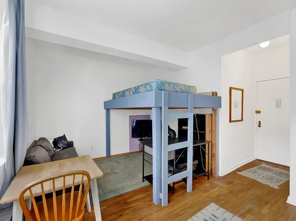 326 W 83rd St APT 5E, New York, NY 10024