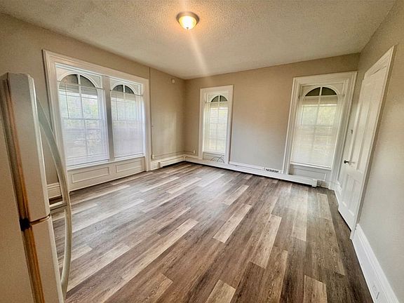 2nd image of 210 Locust St APT 3