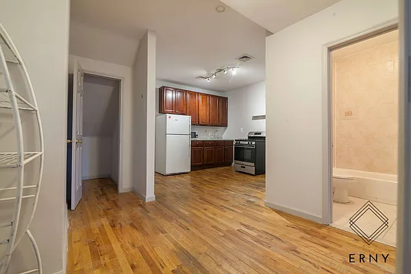 Rented by ERNY LLC | media 7
