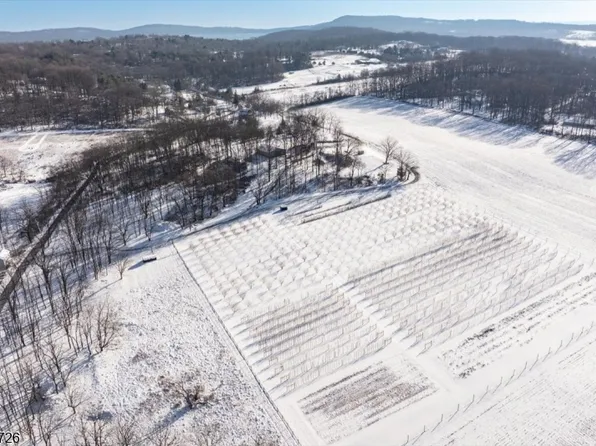 63 Valley Crest Rd, Clinton Twp., NJ 08833