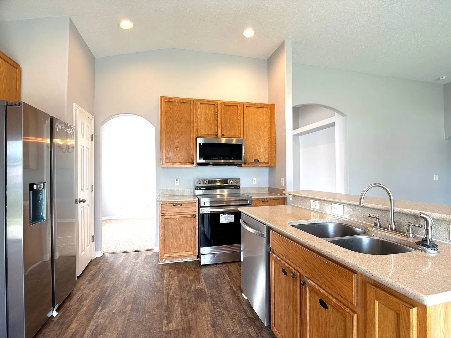 Move-In Ready! Fresh Interior Paint! New Stainless Steel Appliances! New Carpet in the Bedrooms! ... — Photo 4