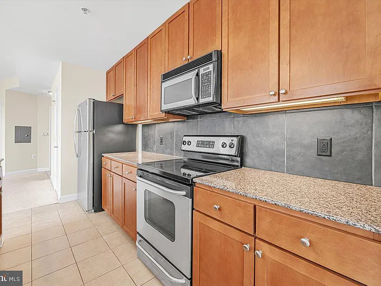 400 Massachusetts Ave NW #820 — Photo 18