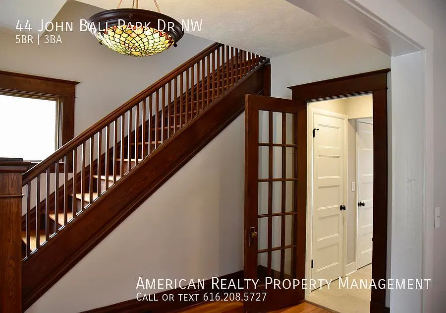 5 bed, 2.5 bath, 1700 sqft, $3,100 — Photo 4