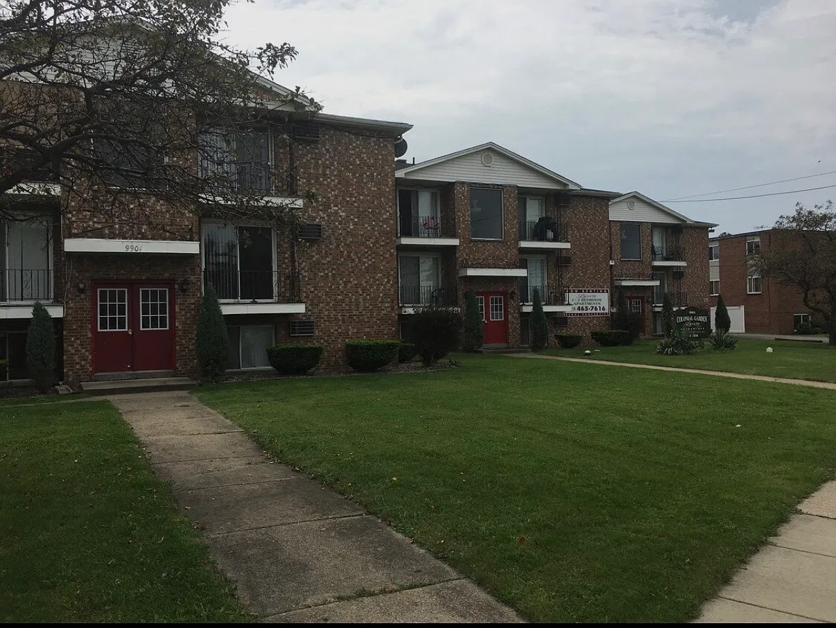 Colonial Gardens — Photo 1