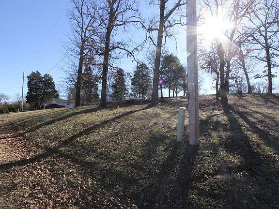 3rd image of 141 Sweet Gum Dr