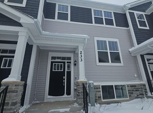 233 Settlers Pl, West Dundee, IL 60118