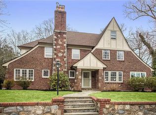 16 Bon Air Ave, New Rochelle, NY 10804
