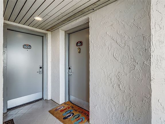 3rd image of 253/254 Sandcastles Ct