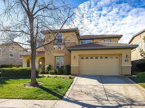 3rd image of 4930 Village Green Dr