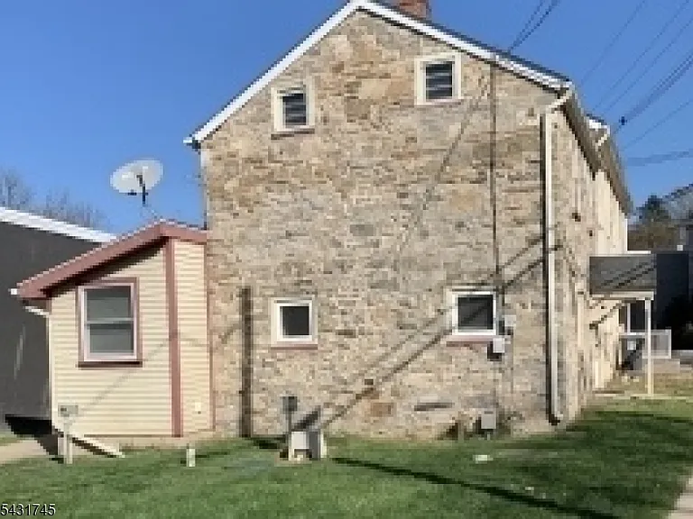 325 Greenwich St — Photo 9