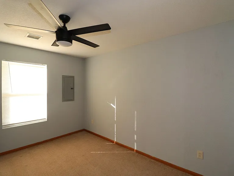 1618 Clover Dr — Photo 14