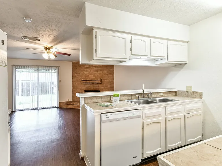 6527 La Violetta Dr — Photo 5
