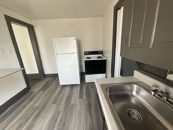 3rd image of 1042 W Market St #18140480