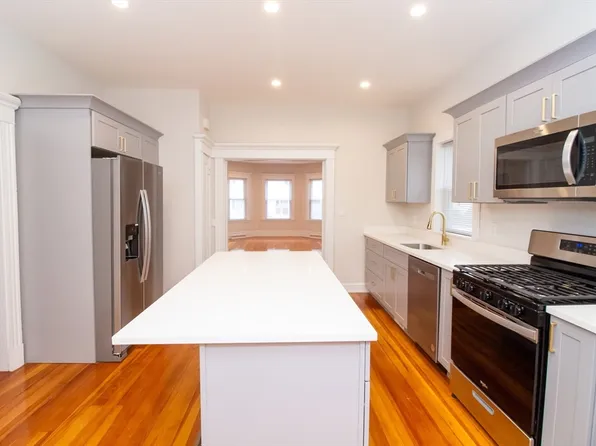 145-147 Bates St, New Bedford, MA 02745
