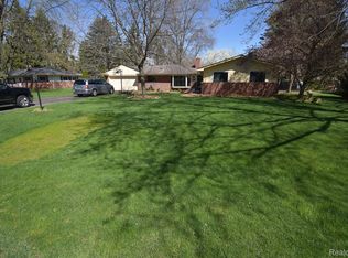 141 Nesbit Ln, Rochester Hills, MI 48309