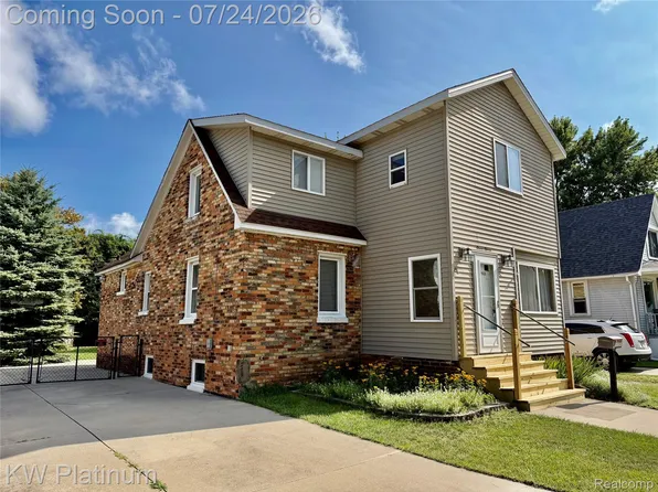 1111 Minnie St, Port Huron, MI 48060