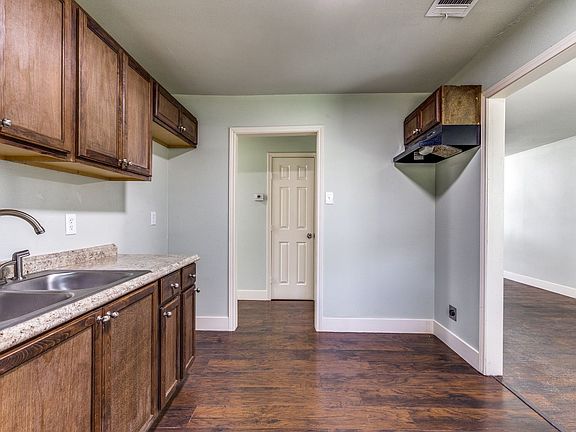 4th image of 3222 Kellogg Ave