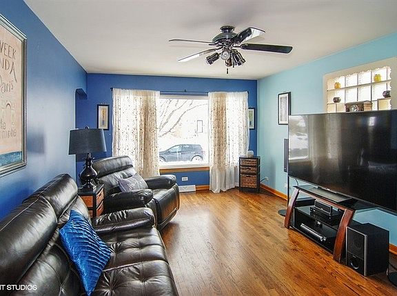 2nd image of 3822 Elmwood Ave