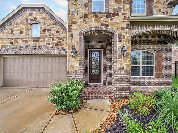 3rd image of 42 Hearthshire Cir