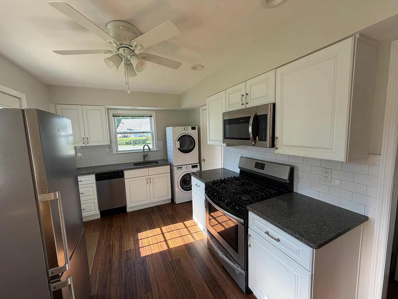 2 bed, 1008 sqft, $2,500 — Photo 4