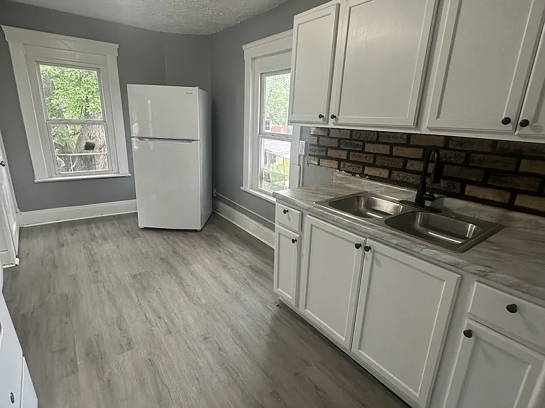 7613 Bancroft Ave — Photo 14