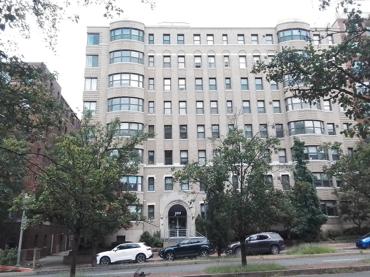 Bader Condominium — Photo 3